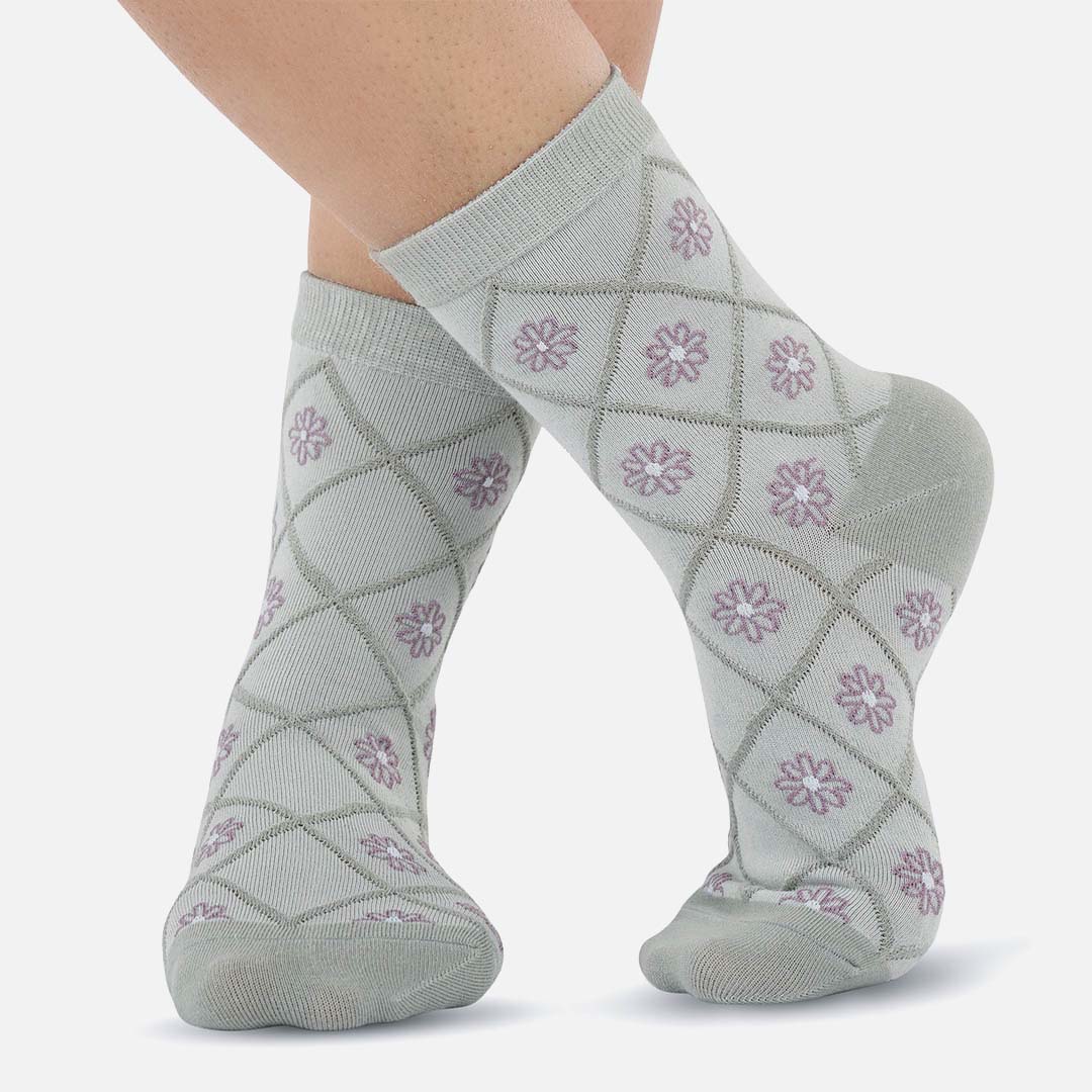 DAISY GREY & LAVENDER FLOWER CREW LENGTH SOCKS