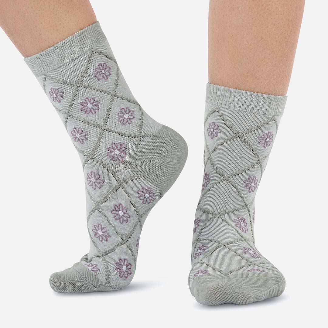 DAISY GREY & LAVENDER FLOWER CREW LENGTH SOCKS